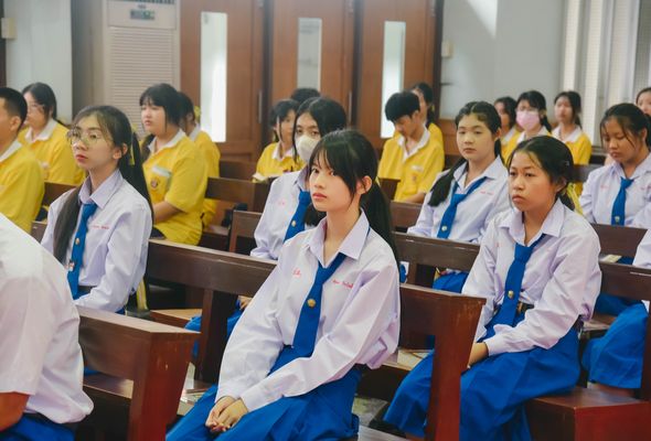 โรงเรียนปรีชานุศาสน์